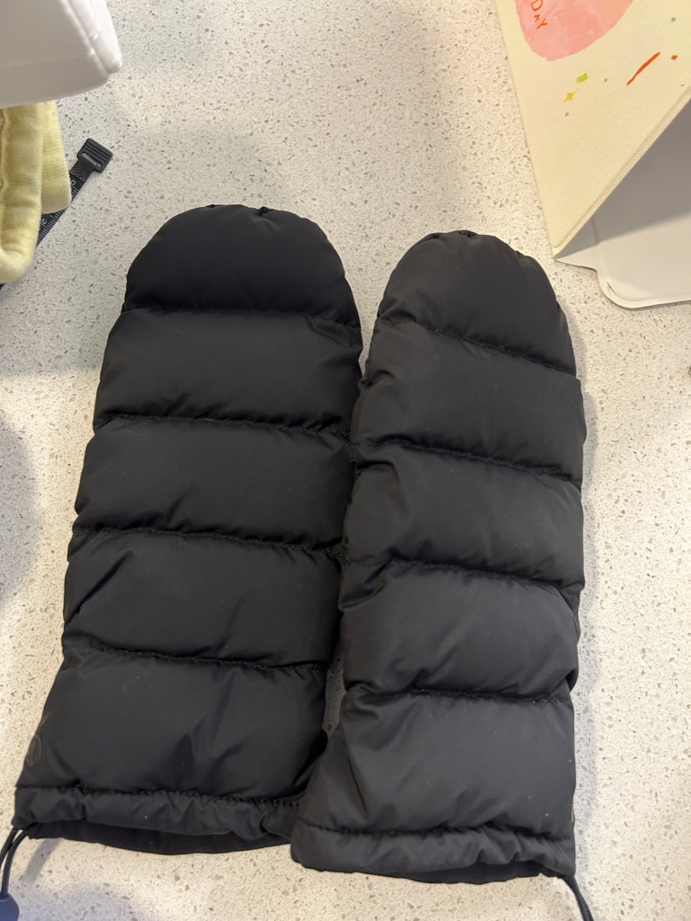 Lululemon Puff mittens - XS/S